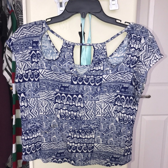 Cute top! - Picture 2 of 4